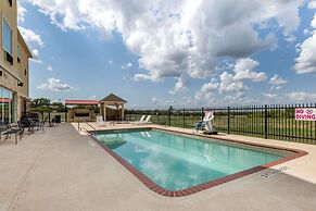 Comfort Inn & Suites Gatesville near Fort Cavazos