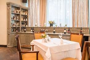 Crystal Palace Boutique Hotel