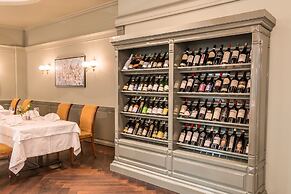 Crystal Palace Boutique Hotel