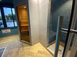 Stonecross Manor Hotel