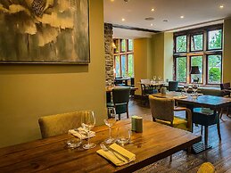 Stonecross Manor Hotel