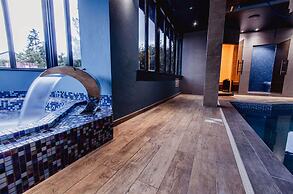 Stonecross Manor Hotel