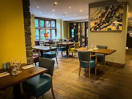 Stonecross Manor Hotel