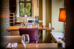 Stonecross Manor Hotel