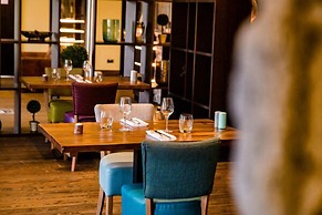 Stonecross Manor Hotel