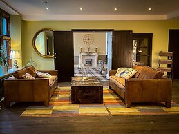 Stonecross Manor Hotel