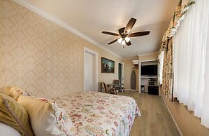 Carmel Inn And Suites