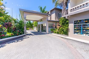 Travellers Beach Resort