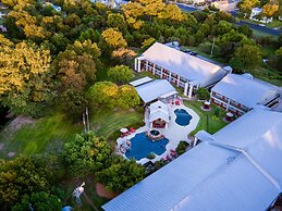 Fredericksburg Inn & Suites