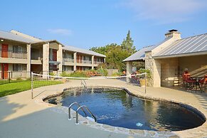 Fredericksburg Inn & Suites