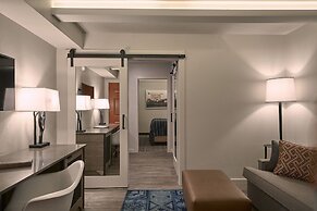 Fredericksburg Inn & Suites