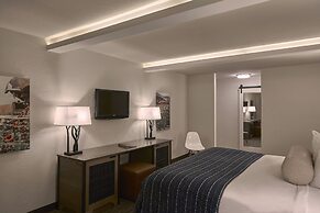 Fredericksburg Inn & Suites