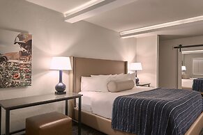 Fredericksburg Inn & Suites