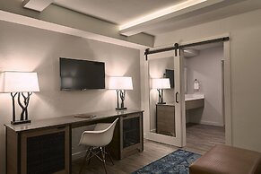 Fredericksburg Inn & Suites