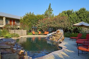 Fredericksburg Inn & Suites