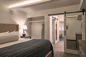 Fredericksburg Inn & Suites