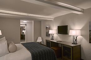 Fredericksburg Inn & Suites