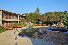 Fredericksburg Inn & Suites