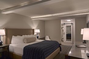 Fredericksburg Inn & Suites