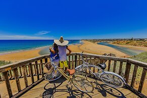 COAST motel and apartments