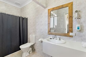 COAST motel and apartments