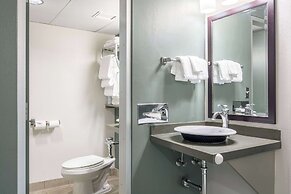 Oasis Hotel & Conv Center, Ascend Hotel Collection