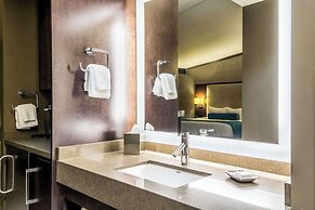 Oasis Hotel & Conv Center, Ascend Hotel Collection