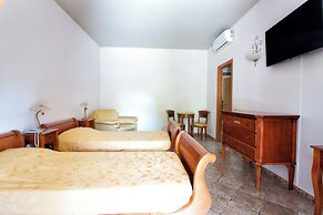 Hotel Tritone