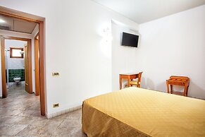 Hotel Tritone