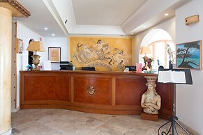 Hotel Tritone