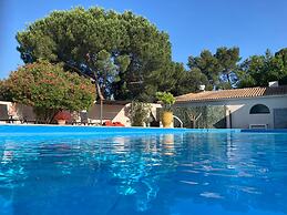 Les Aubuns Country Hôtel