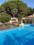 Les Aubuns Country Hôtel