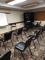Madelia Hotel & Suites