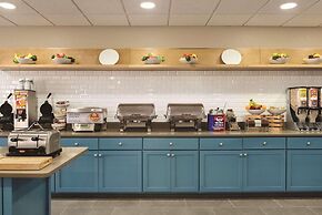 Country Inn & Suites by Radisson, Coralville, IA
