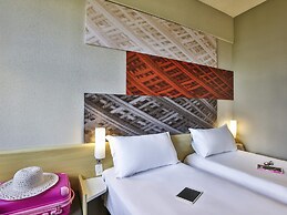 ibis Maringa