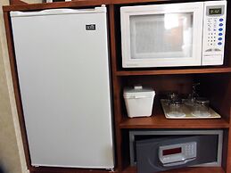 Rosslyn Inn and Suites