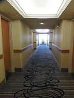 Rosslyn Inn and Suites