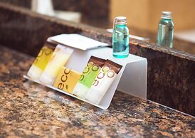 Rosslyn Inn and Suites