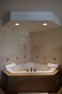 Rosslyn Inn and Suites