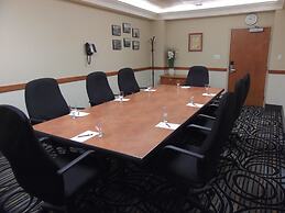 Rosslyn Inn and Suites