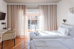 Costa D’Oiro Ambiance Village