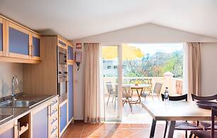 Costa D’Oiro Ambiance Village