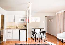 Costa D’Oiro Ambiance Village