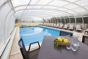 Costa D’Oiro Ambiance Village