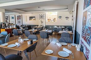 Costa D’Oiro Ambiance Village