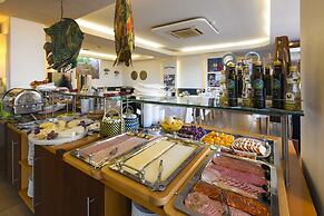 Costa D’Oiro Ambiance Village