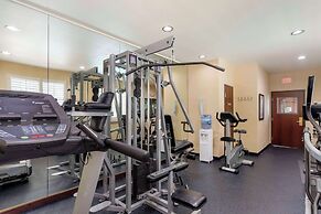 Best Western Plus Crown Colony Inn & Suites
