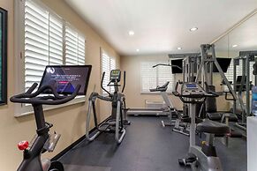 Best Western Plus Crown Colony Inn & Suites