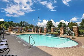 Best Western Plus Crown Colony Inn & Suites