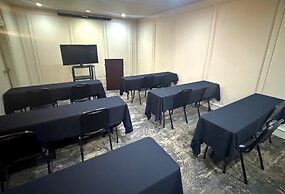 Best Western Plus Crown Colony Inn & Suites